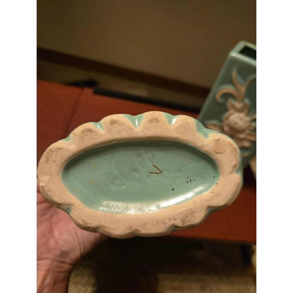 Vintage 1930s Weller Pottery Cameo Rose Set -Rectangular Vase & Cornucopia Vase - Picture 7 of 9
